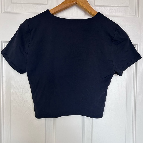 Aritzia Babaton Contour Black Fitted Cropped Crewneck Ribcage tee- size M EUC - Picture 7 of 8
